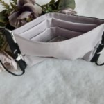 ULIZE Handmade Melnbalta ar zirgiem un puķēm Face mask