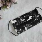 ULIZE Handmade Melnbalta ar zirgiem un puķēm Face mask